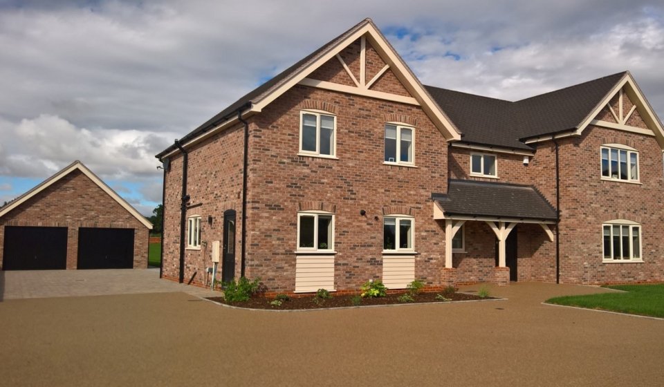 Design Glaze - Hign quality installations of Windows and doors in Wolverhampton UK
